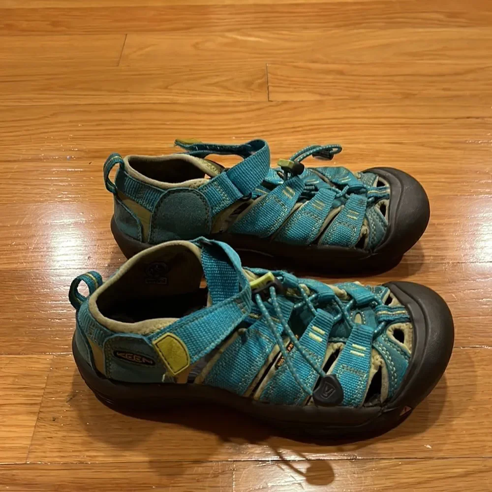 KEEN  Sandals size 2